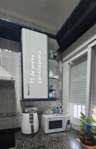 Muebles de cocina blancos y azul