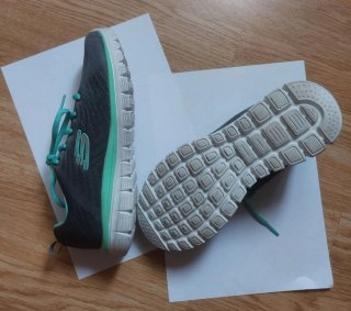 Zapatillas Skechers grises y turquesa
