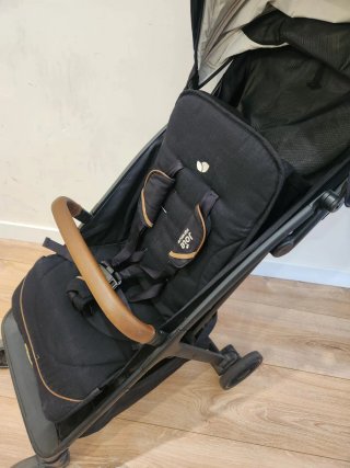 Silla de Paseo Joie Signature Negra