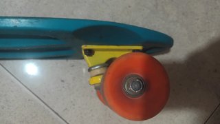 Patín azul con ruedas naranjas Decathlon