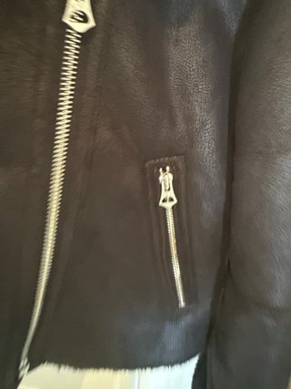 Cazadora Bershka Negra Talla L