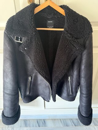 Cazadora Bershka Negra Talla L