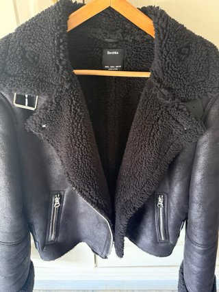 Cazadora Bershka Negra Talla L