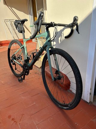 Bicicleta de Gravel Giant Revolt Advanced 0