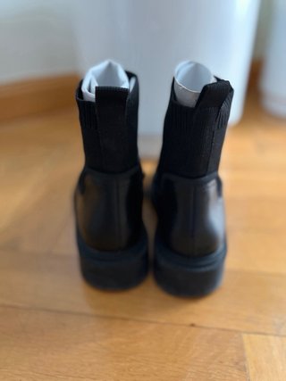 Botines Chelsea Zara Negros