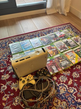 Xbox 360 + 2 mandos + 16 Juegos