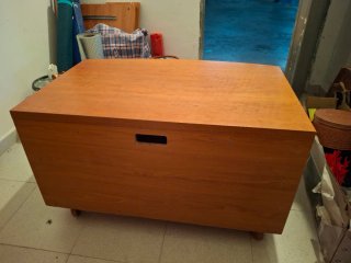 Mueble TV cerezo con cajón y ruedas
