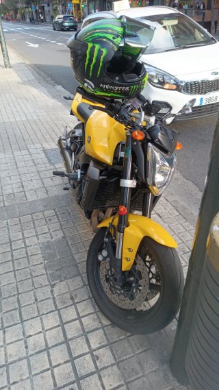 Yamaha FZ1 Naked Amarilla