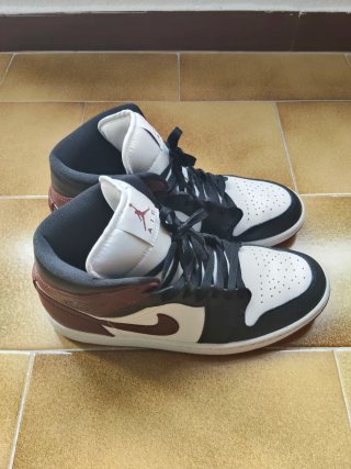 Zapatillas Nike Jordan Mid Marrón y Blanco