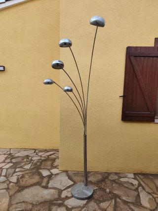 Lámpara de pie moderna plateada