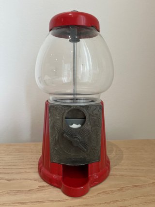 Dispensador de golosinas rojo
