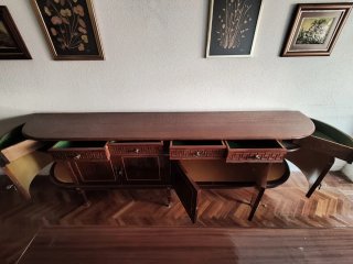 Mueble de salón clásico madera oscura