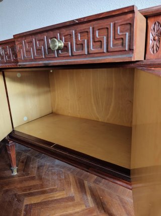 Mueble de salón clásico madera oscura