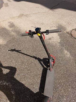 Patinete Eléctrico negro y Rojo