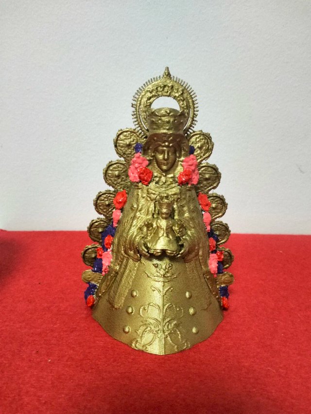 Virgen del Rocío Dorada con flores de colores