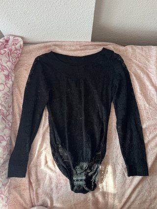 Body de encaje negro manga larga