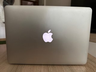 MacBook Pro 13” 2015 i5 8GB RAM Plata