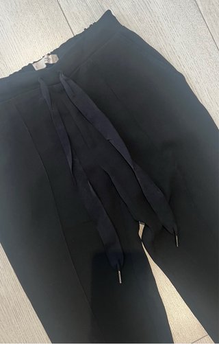 Pantalón Negro con Cordón