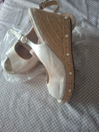 Zapatillas esparto beige y plateadas