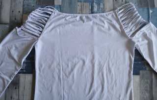 Camiseta Manga Larga con Hombros Calados