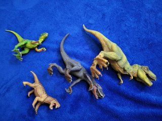 Pack de 12 dinosaurios de juguete – diferentes tam