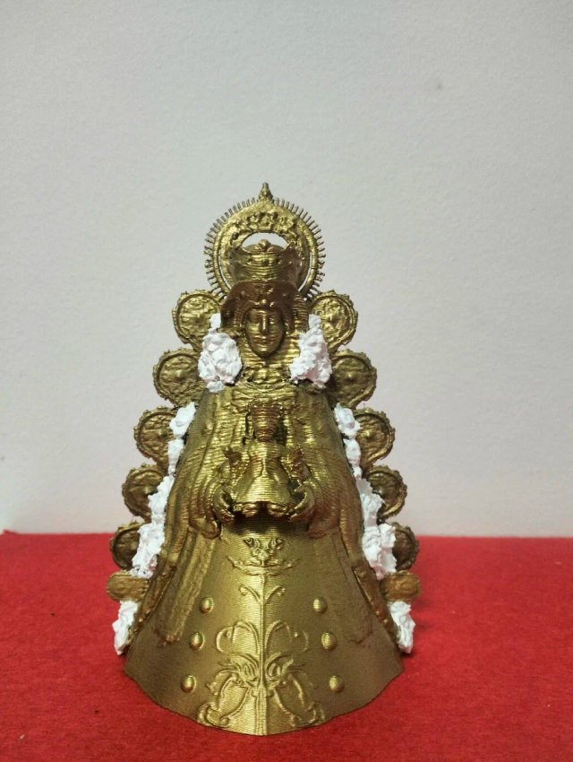 Virgen del Rocío Dorada con Flores Blancas