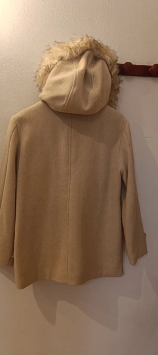Abrigo Stradivarius Beige con Capucha