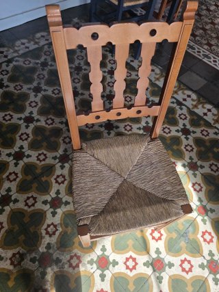 Conjunto de Mesa y  Sillas de Madera
