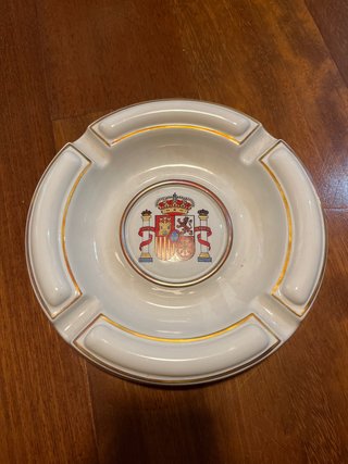 Cenicero porcelana vintage escudo de España dorado