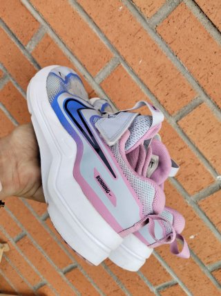 Deportivas Nike niña azul y morad talla 34 pocouso