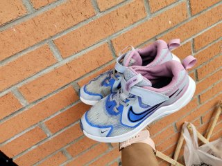 Deportivas Nike niña azul y morad talla 34 pocouso