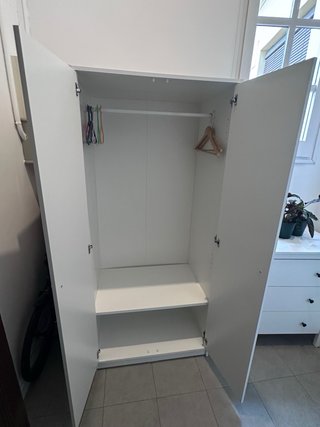 Armario IKEA de dos puertas blanco