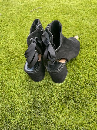 Botines Negros Abiertos