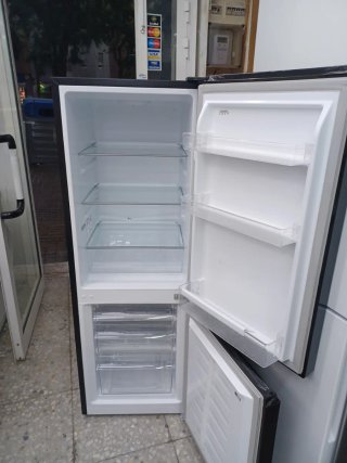 Nevera Combi Negra 1.43m x 49cm Nueva con tara