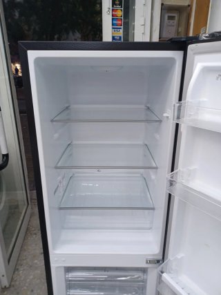Nevera Combi Negra 1.43m x 49cm Nueva con tara
