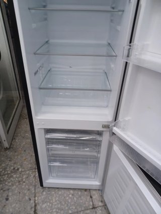 Nevera Combi Negra 1.43m x 49cm Nueva con tara