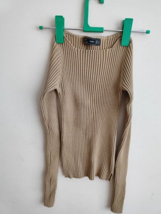 Jersey entallado beige Zara