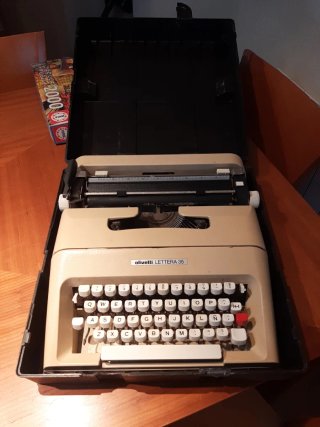 Máquina de escribir Olivetti Lettera 35