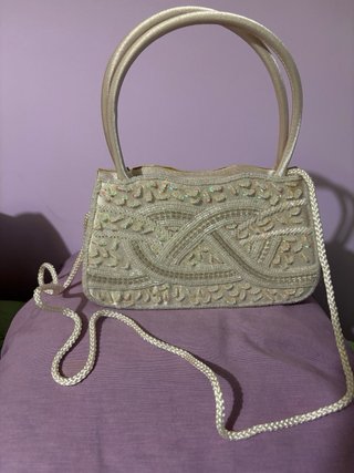 Bolso de fiesta beige y dorado