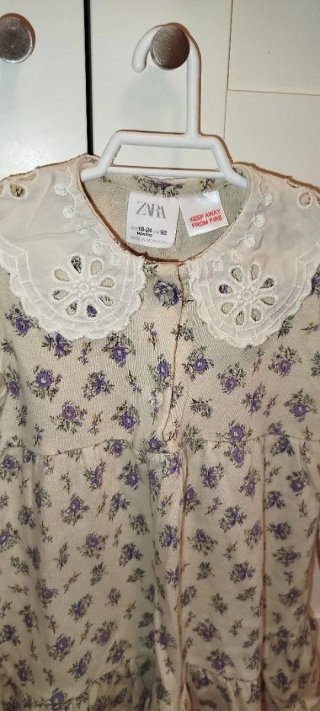 Vestido Zara flores cuello babero 18-24m