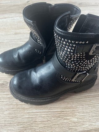 Botas negras Xti con tachuelas