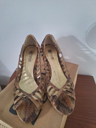 Zapatos de tacón Itziar dorados y marrones