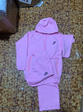 Conjunto Nike Tech Rosa