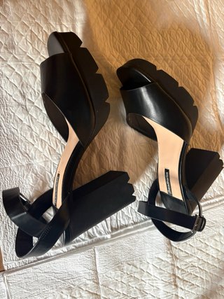 Sandalias de tacón Stradivarius negras