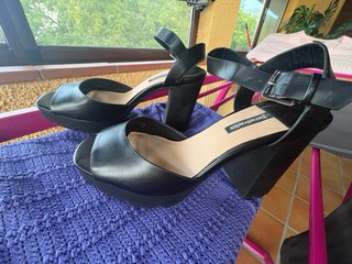 Sandalias de tacón Stradivarius negras