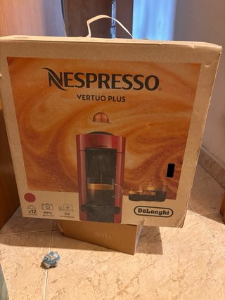 Cafetera Nespresso Vertuo Plus Roja