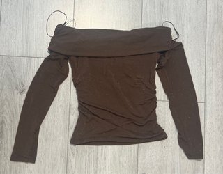 Camiseta Marrón con Brillos