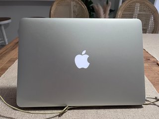 MacBook Air 13” 2015 i5 4GB 128GB SSD + Cargador