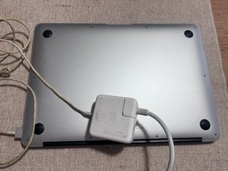 MacBook Air 13” 2015 i5 4GB 128GB SSD + Cargador