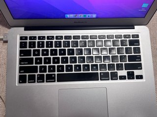 MacBook Air 13” 2015 i5 4GB 128GB SSD + Cargador